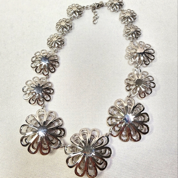 kate spade ♠️ Silver Floral and Crystal 18" Necklace - Picture 4 of 8